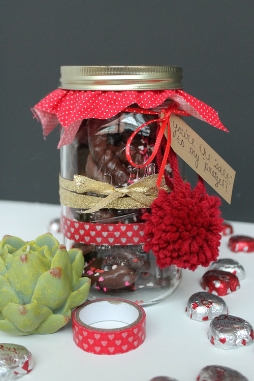 DIY Chocolate Covered Pretzel Valentine in a Jar