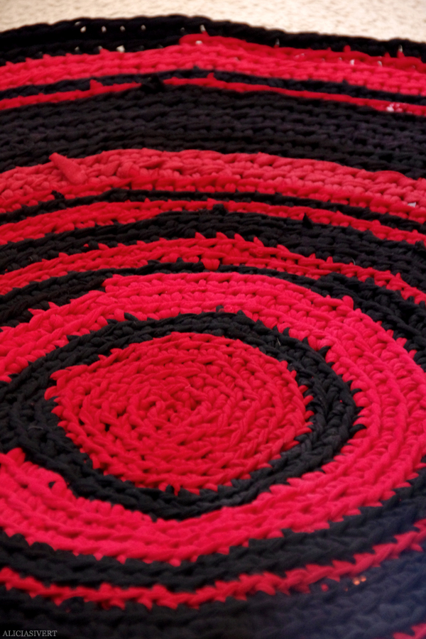 DIY Rug From old T-Shirts