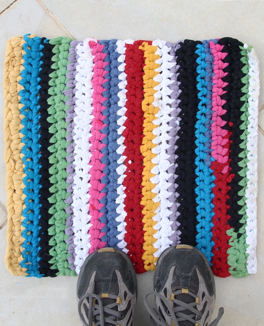 DIY Crocheted T-Shirt Yarn Rug