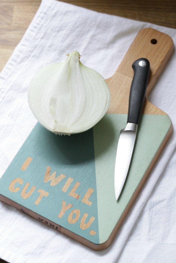DIY Painted Cutting Board With Ace