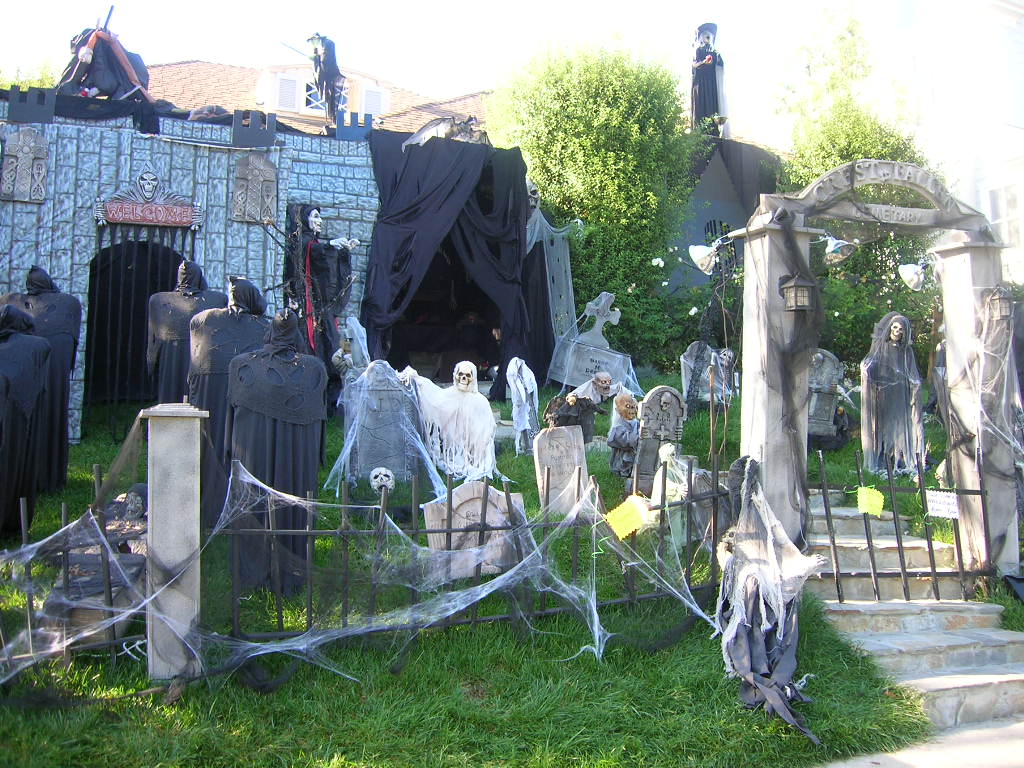 Image Result For Halloween Diy Outdoor Decorations