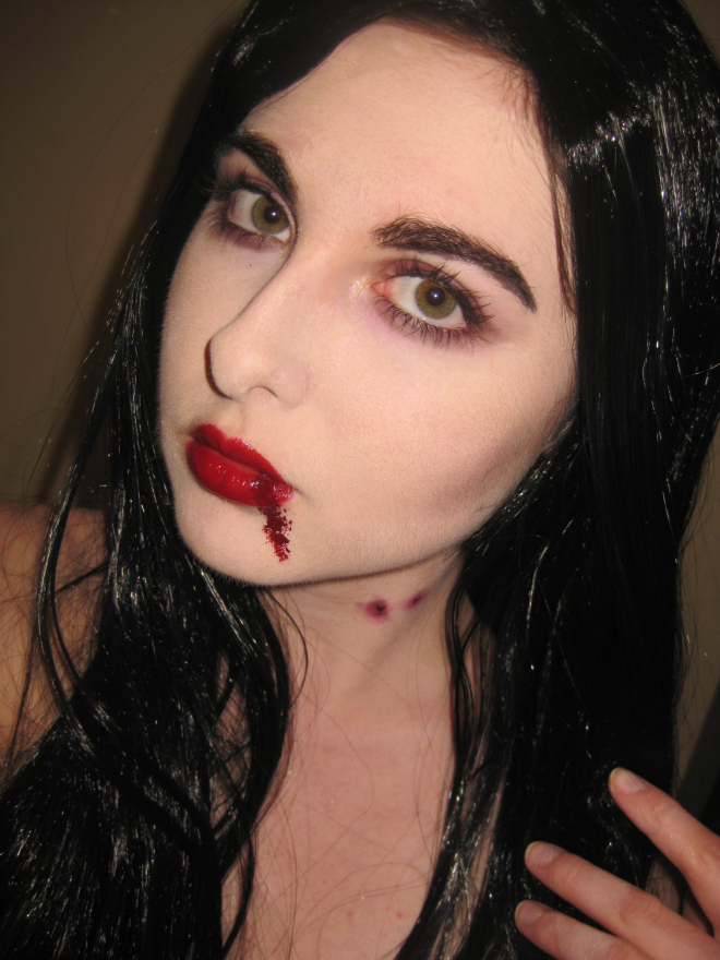 Simple Vampire Halloween Makeup