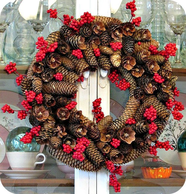 Christmas Pinecone Wreath