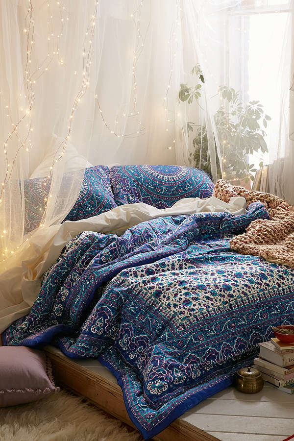 Romantic DIY Bed Canopy