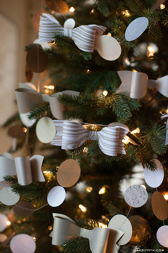 Paper Christmas Decorations You Can Make at Home - A DIY Projects