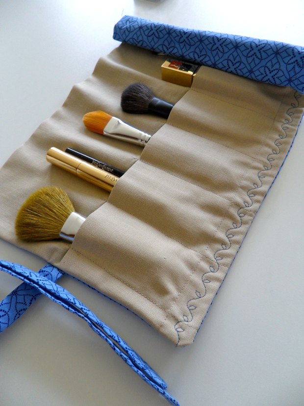DIY Roll Up Makeup Brush Bag