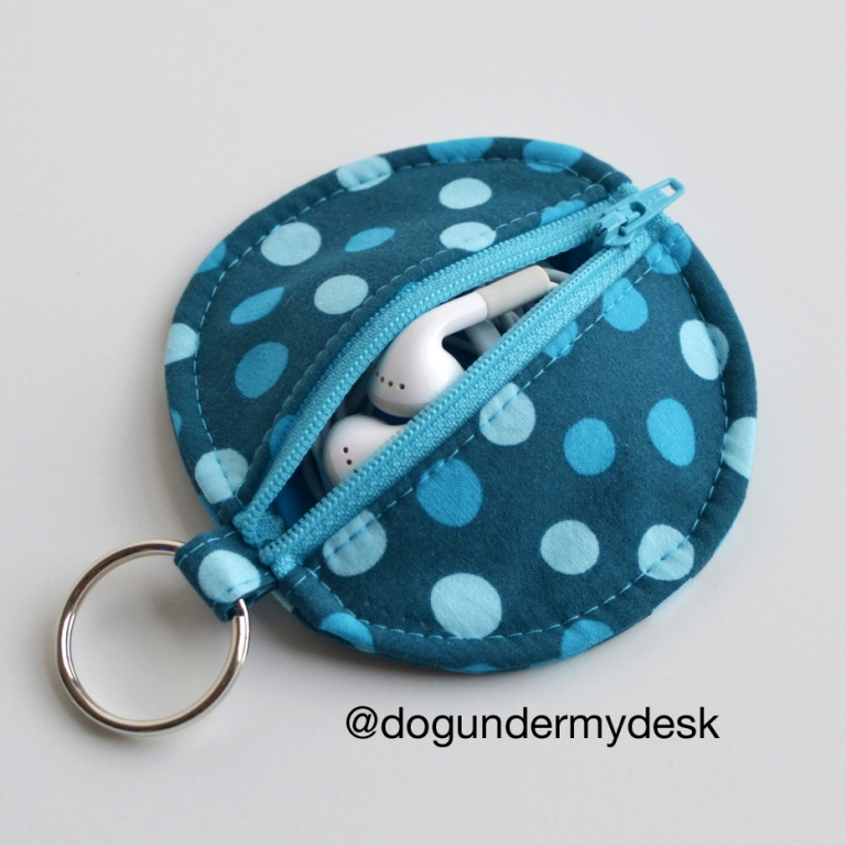 DIY Circle Zip Earbud Pouch