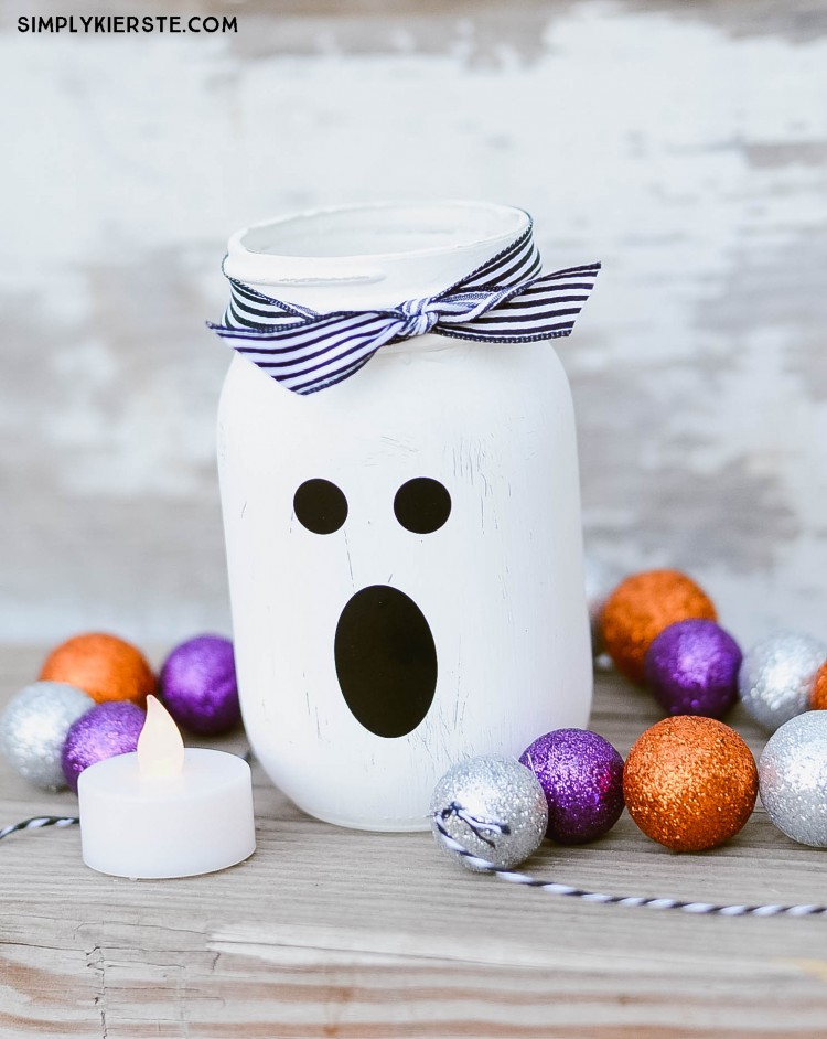 Mason Jars Halloween Decorations