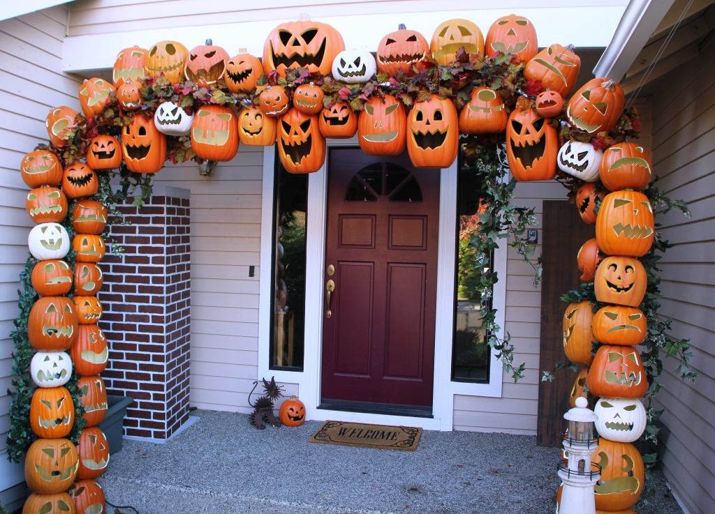 Pumpkin Arch For the Front Door