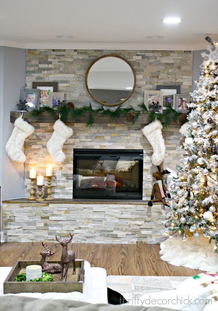 30 Great Ideas for Fireplace Christmas Decorations
