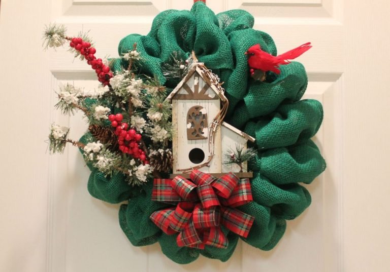 10 DIY Burlap Wreath Christmas Decoration Ideas   9 Burlap Wreath With Bird House 768x537 