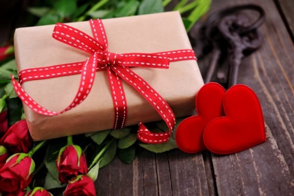 Top Classic Valentine’s Gifts to Impress Your Husband