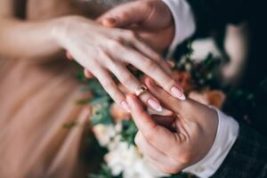 6 Easy Ways to Pick Your Wedding Ring