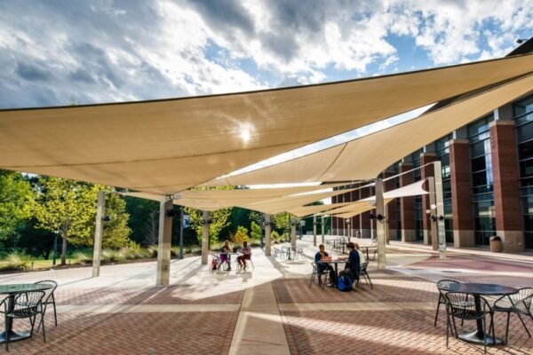 Ways in Which Commercial Shade Sail Structures Can Attract New Customers