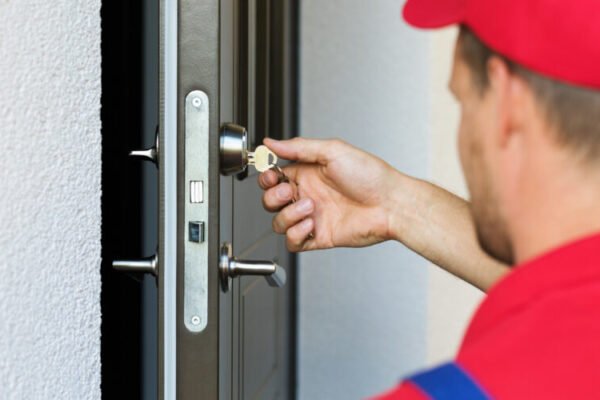 Benefits of Hiring Professional Locksmith Services