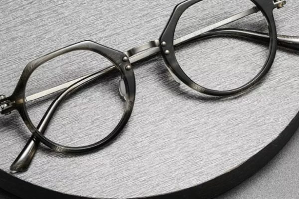 How To Choose The Perfect Gray Frame Glasses For Your Eyes?